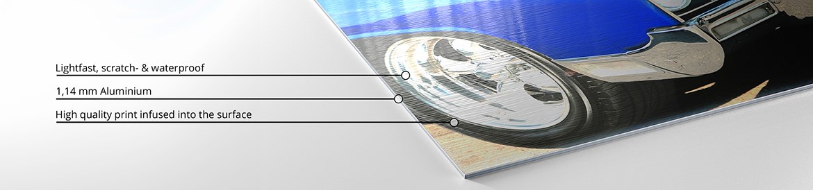 Detail of a 1.4 mm thick Chromaluxe, which is UV, scratch and water resistant. High-quality printing is infused into the surface.