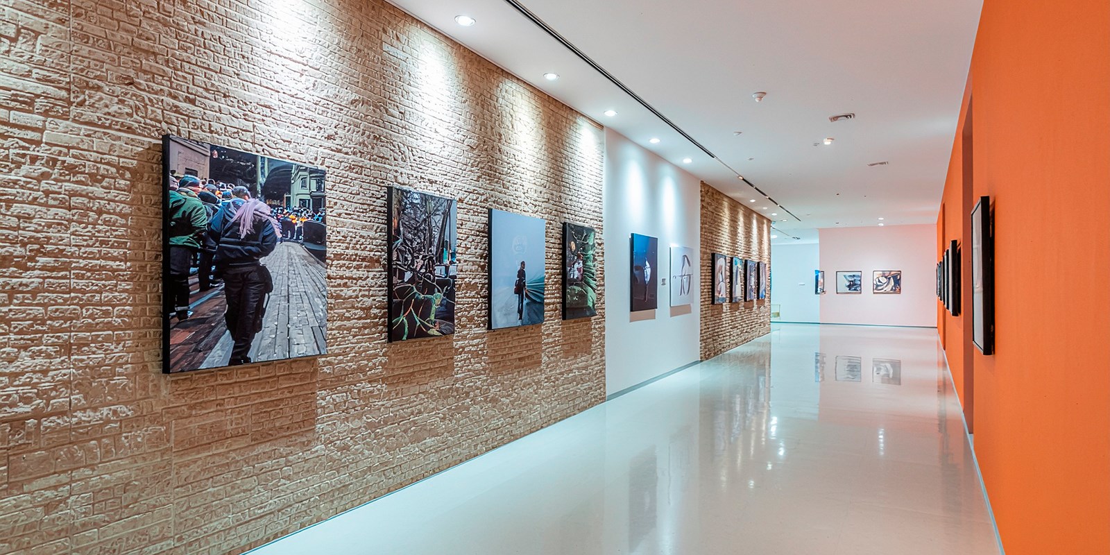 Des impressions sur Forex encadrées avec des caisses américaines alu.