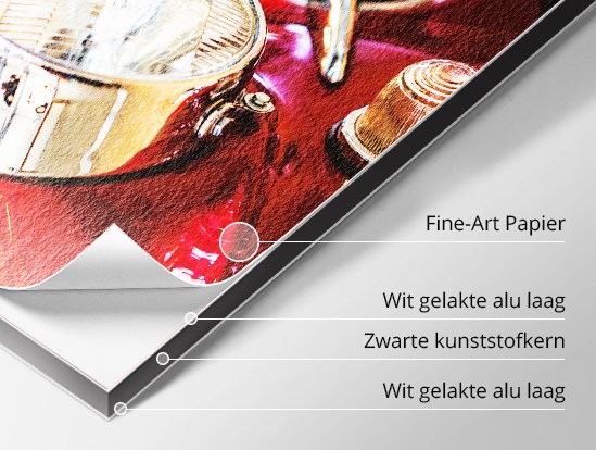 Detail van een afdruk op Hahnemühle Metallic Rag papier gemonteerd op een Dibond plaat.