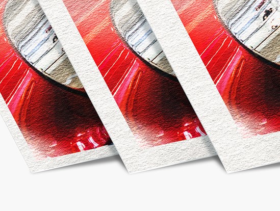 Détail du papier Fine-Art Hahnemühle Metallic Rag avec des bords blancs ajoutés.